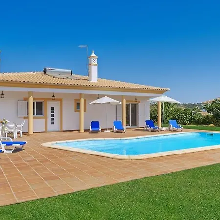 Sleeps 6 Pool Air Con Wifi