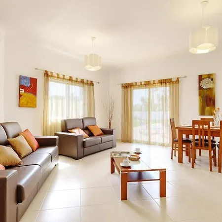 Sleeps 6 Pool Air Con Wifi فيلة Sesmarias