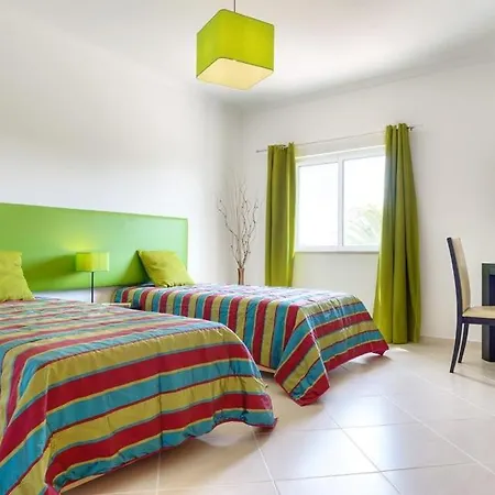 فيلة Sleeps 6 Pool Air Con Wifi *